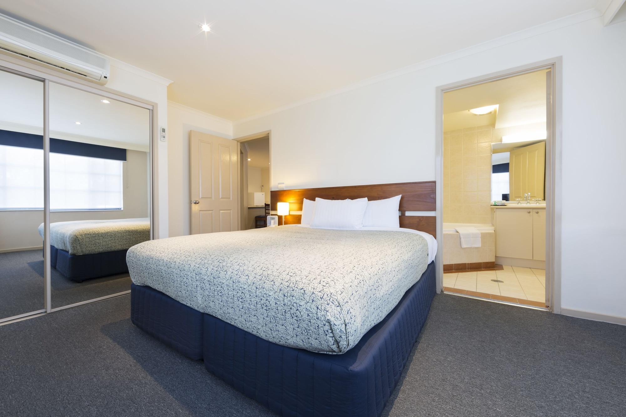 Canberra Parklands Central Apartment Hotel Official Экстерьер фото