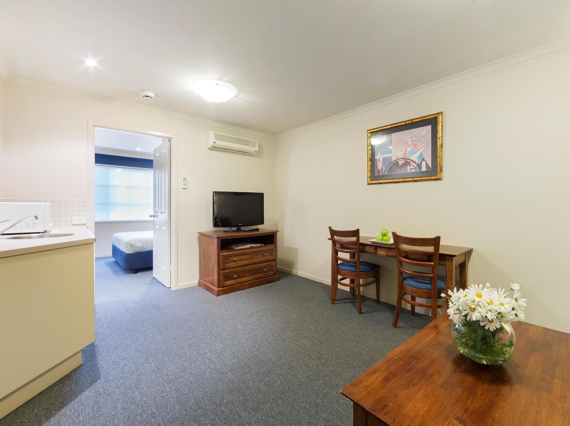 Canberra Parklands Central Apartment Hotel Official Экстерьер фото