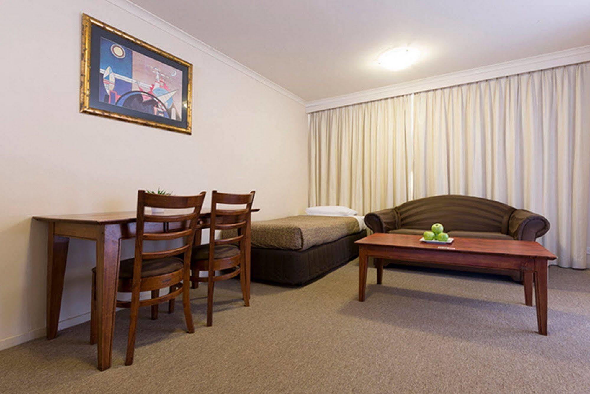 Canberra Parklands Central Apartment Hotel Official Экстерьер фото