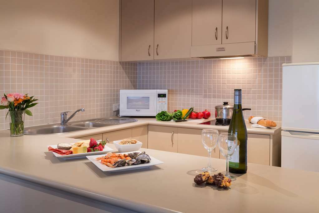 Canberra Parklands Central Apartment Hotel Official Номер фото